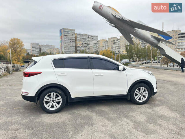 Белый Киа Sportage, объемом двигателя 1.7 л и пробегом 170 тыс. км за 16000 $, фото 19 на Automoto.ua
