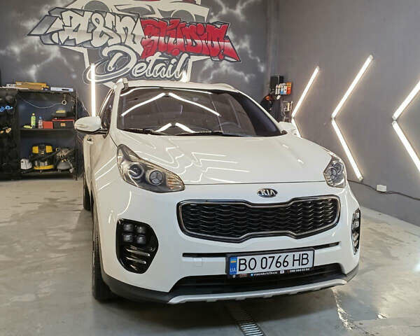 Белый Киа Sportage, объемом двигателя 2 л и пробегом 176 тыс. км за 17700 $, фото 1 на Automoto.ua