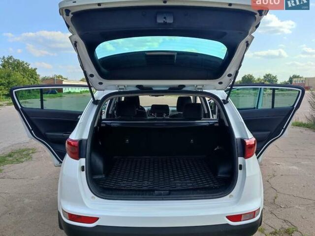 Белый Киа Sportage, объемом двигателя 1.59 л и пробегом 131 тыс. км за 13900 $, фото 9 на Automoto.ua
