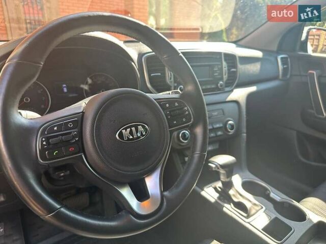 Белый Киа Sportage, объемом двигателя 2 л и пробегом 102 тыс. км за 18000 $, фото 6 на Automoto.ua