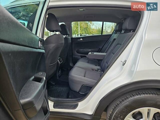 Белый Киа Sportage, объемом двигателя 1.69 л и пробегом 167 тыс. км за 15300 $, фото 35 на Automoto.ua