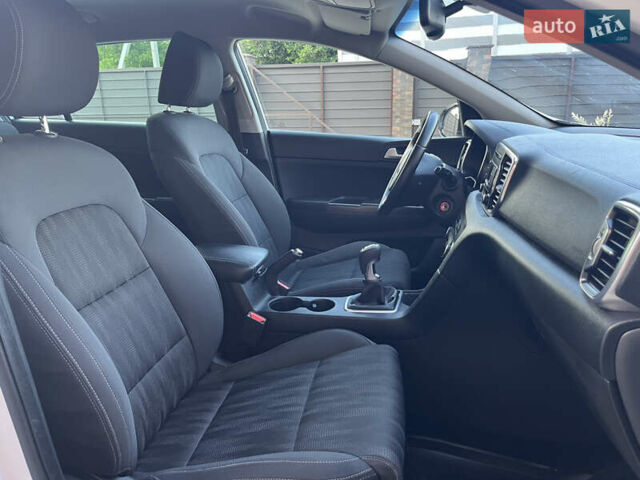 Белый Киа Sportage, объемом двигателя 1.69 л и пробегом 136 тыс. км за 15750 $, фото 62 на Automoto.ua