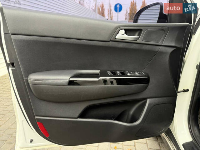 Белый Киа Sportage, объемом двигателя 2 л и пробегом 160 тыс. км за 17200 $, фото 19 на Automoto.ua