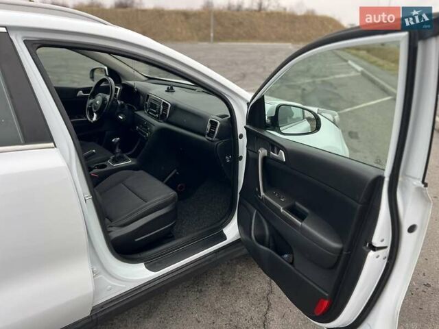 Белый Киа Sportage, объемом двигателя 1.69 л и пробегом 123 тыс. км за 16400 $, фото 9 на Automoto.ua