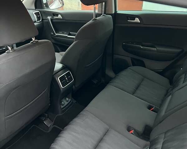 Белый Киа Sportage, объемом двигателя 1.69 л и пробегом 201 тыс. км за 14200 $, фото 8 на Automoto.ua