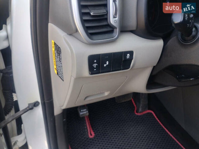 Белый Киа Sportage, объемом двигателя 2.4 л и пробегом 138 тыс. км за 16000 $, фото 6 на Automoto.ua