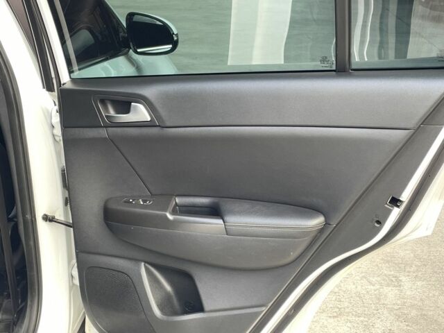 Белый Киа Sportage, объемом двигателя 2 л и пробегом 165 тыс. км за 18700 $, фото 14 на Automoto.ua