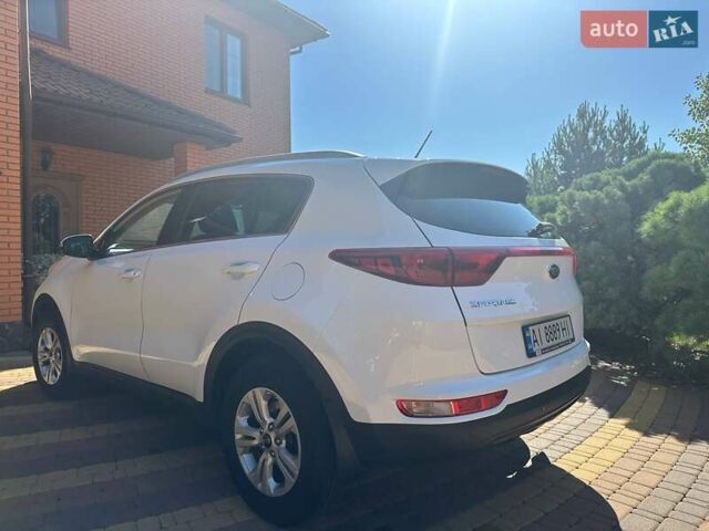 Белый Киа Sportage, объемом двигателя 2 л и пробегом 102 тыс. км за 18000 $, фото 3 на Automoto.ua
