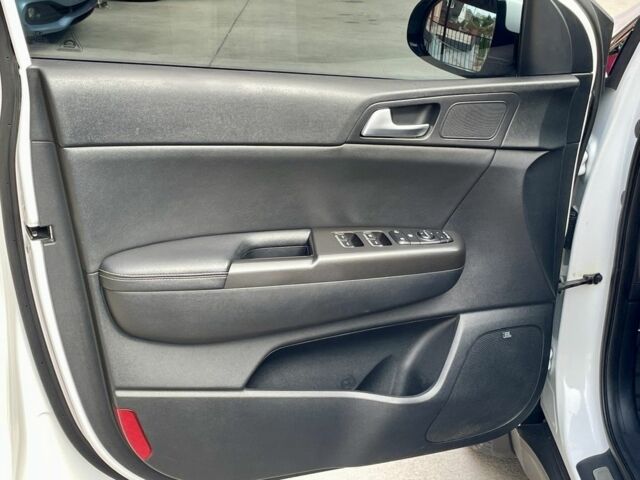 Белый Киа Sportage, объемом двигателя 2 л и пробегом 165 тыс. км за 18700 $, фото 8 на Automoto.ua