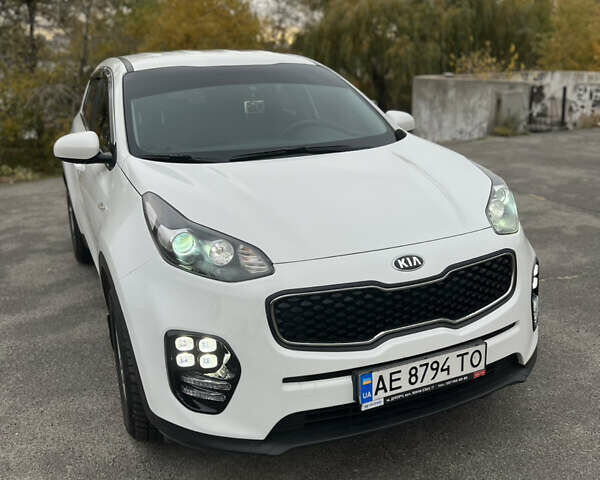 Белый Киа Sportage, объемом двигателя 1.7 л и пробегом 170 тыс. км за 16000 $, фото 9 на Automoto.ua