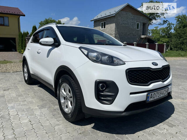 Білий Кіа Sportage, об'ємом двигуна 1.7 л та пробігом 138 тис. км за 16600 $, фото 8 на Automoto.ua