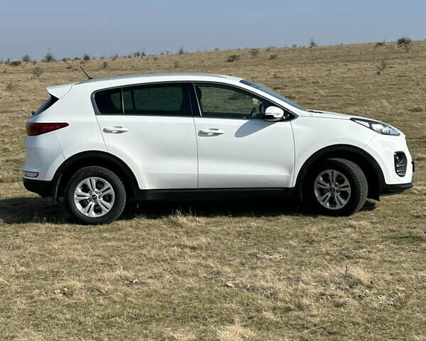 Білий Кіа Sportage, об'ємом двигуна 2 л та пробігом 92 тис. км за 17100 $, фото 6 на Automoto.ua