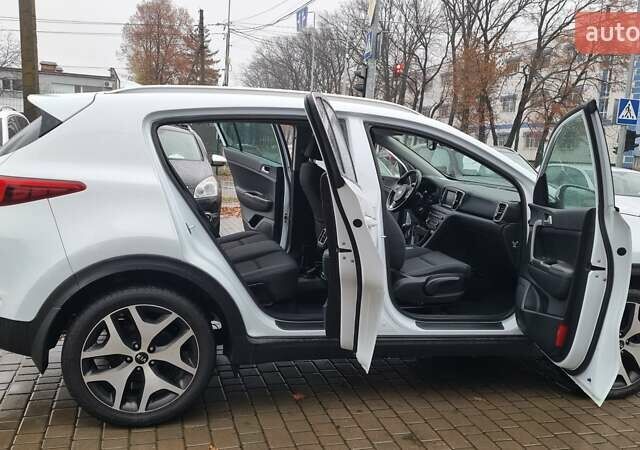 Белый Киа Sportage, объемом двигателя 1.7 л и пробегом 162 тыс. км за 16300 $, фото 24 на Automoto.ua