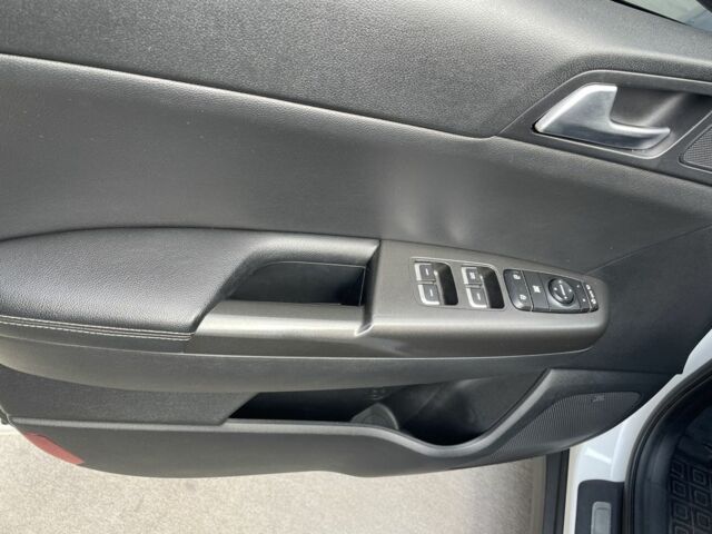 Белый Киа Sportage, объемом двигателя 2 л и пробегом 165 тыс. км за 18700 $, фото 19 на Automoto.ua