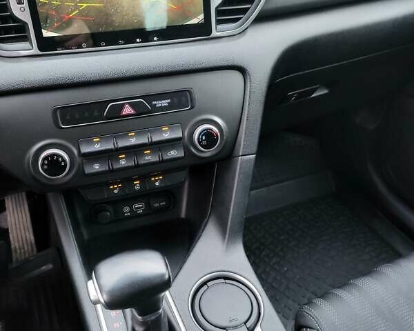 Белый Киа Sportage, объемом двигателя 2 л и пробегом 140 тыс. км за 16550 $, фото 15 на Automoto.ua