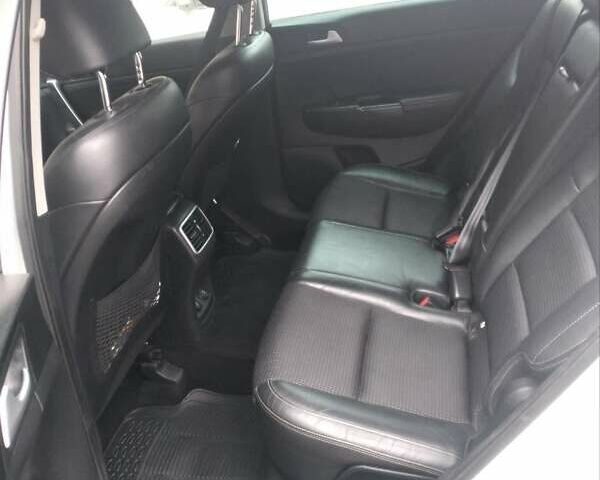 Білий Кіа Sportage, об'ємом двигуна 2 л та пробігом 97 тис. км за 15500 $, фото 17 на Automoto.ua