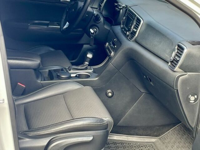 Белый Киа Sportage, объемом двигателя 2 л и пробегом 165 тыс. км за 18700 $, фото 17 на Automoto.ua