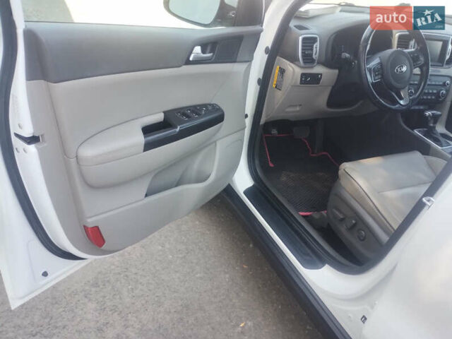 Белый Киа Sportage, объемом двигателя 2.4 л и пробегом 138 тыс. км за 16000 $, фото 7 на Automoto.ua