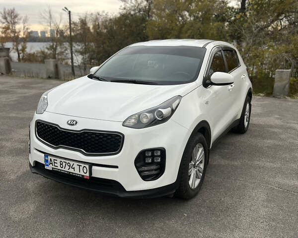 Белый Киа Sportage, объемом двигателя 1.7 л и пробегом 170 тыс. км за 16000 $, фото 5 на Automoto.ua