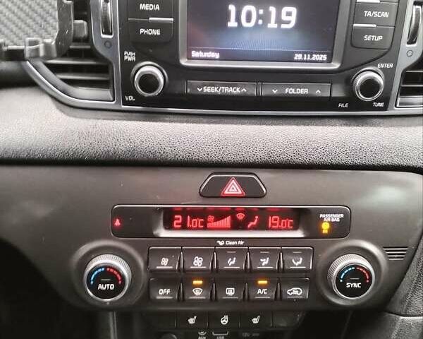 Білий Кіа Sportage, об'ємом двигуна 2 л та пробігом 97 тис. км за 15500 $, фото 4 на Automoto.ua