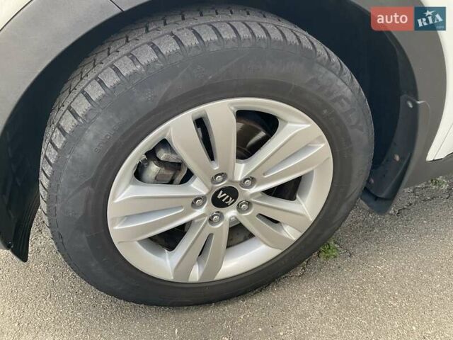 Белый Киа Sportage, объемом двигателя 2.4 л и пробегом 143 тыс. км за 12800 $, фото 24 на Automoto.ua