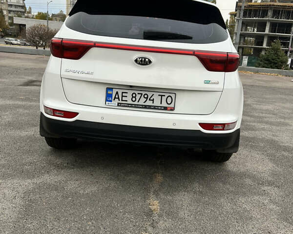 Белый Киа Sportage, объемом двигателя 1.7 л и пробегом 170 тыс. км за 16000 $, фото 7 на Automoto.ua