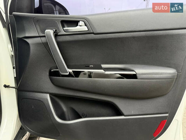 Белый Киа Sportage, объемом двигателя 2 л и пробегом 160 тыс. км за 17200 $, фото 50 на Automoto.ua