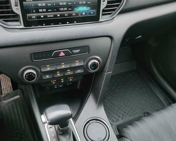 Белый Киа Sportage, объемом двигателя 2 л и пробегом 140 тыс. км за 16550 $, фото 8 на Automoto.ua