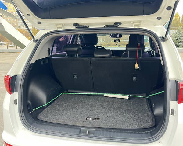 Белый Киа Sportage, объемом двигателя 1.7 л и пробегом 170 тыс. км за 16000 $, фото 16 на Automoto.ua