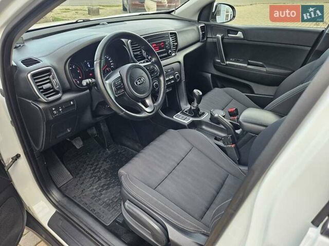 Белый Киа Sportage, объемом двигателя 1.69 л и пробегом 167 тыс. км за 15300 $, фото 27 на Automoto.ua
