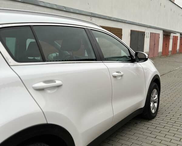 Белый Киа Sportage, объемом двигателя 1.69 л и пробегом 201 тыс. км за 14200 $, фото 53 на Automoto.ua