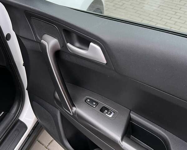 Белый Киа Sportage, объемом двигателя 1.69 л и пробегом 201 тыс. км за 14200 $, фото 15 на Automoto.ua