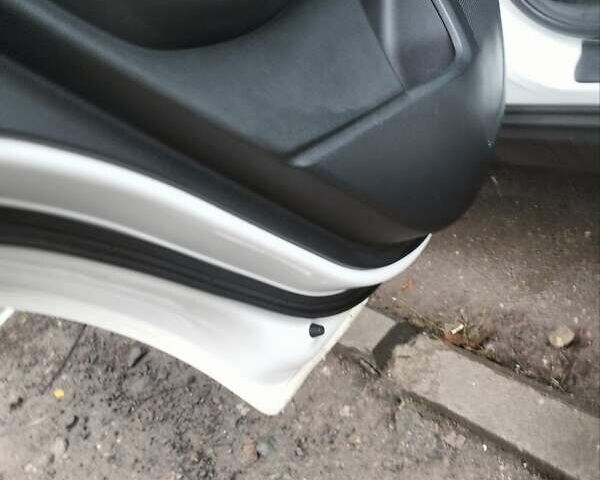 Білий Кіа Sportage, об'ємом двигуна 2 л та пробігом 97 тис. км за 15500 $, фото 19 на Automoto.ua