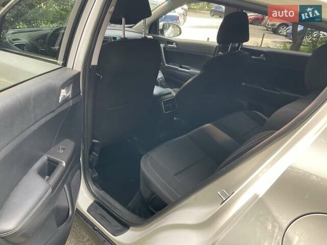 Белый Киа Sportage, объемом двигателя 2.4 л и пробегом 143 тыс. км за 12800 $, фото 12 на Automoto.ua