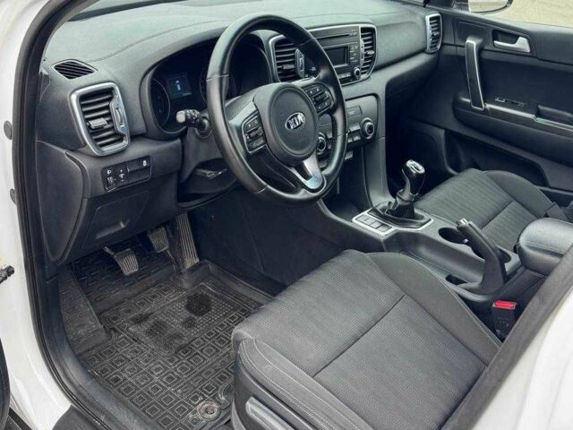 Белый Киа Sportage, объемом двигателя 1.7 л и пробегом 90 тыс. км за 335 $, фото 6 на Automoto.ua