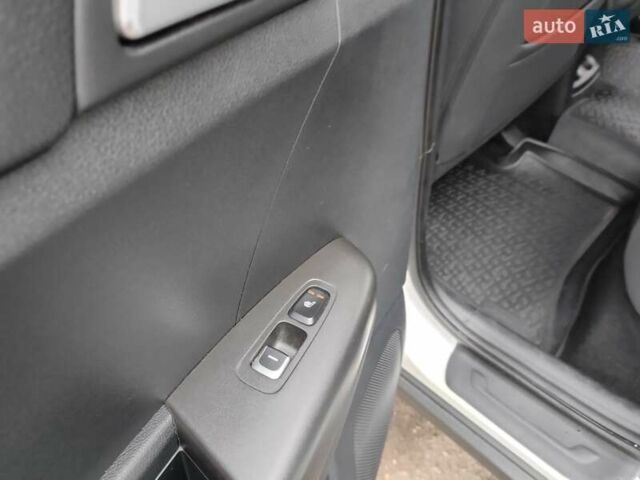 Белый Киа Sportage, объемом двигателя 2 л и пробегом 140 тыс. км за 16550 $, фото 6 на Automoto.ua