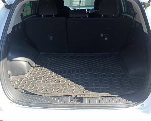 Білий Кіа Sportage, об'ємом двигуна 1.59 л та пробігом 131 тис. км за 14600 $, фото 1 на Automoto.ua