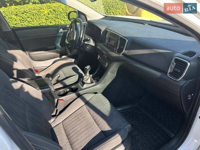 Белый Киа Sportage, объемом двигателя 1.69 л и пробегом 145 тыс. км за 15500 $, фото 5 на Automoto.ua