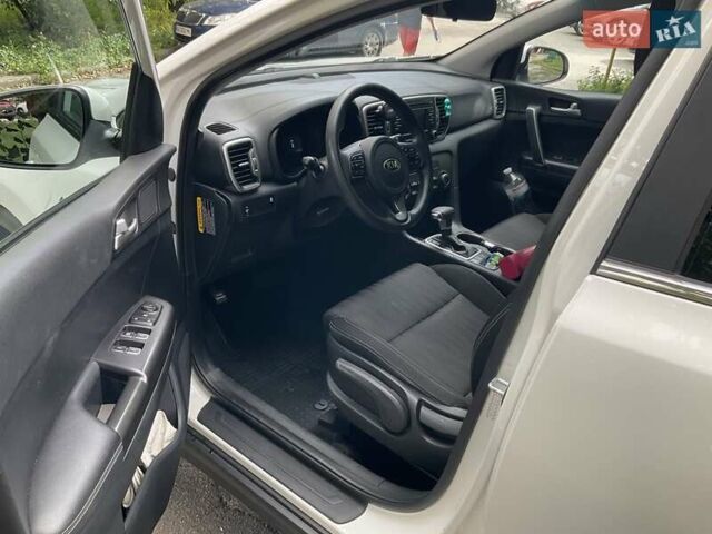 Белый Киа Sportage, объемом двигателя 2.4 л и пробегом 143 тыс. км за 12800 $, фото 23 на Automoto.ua