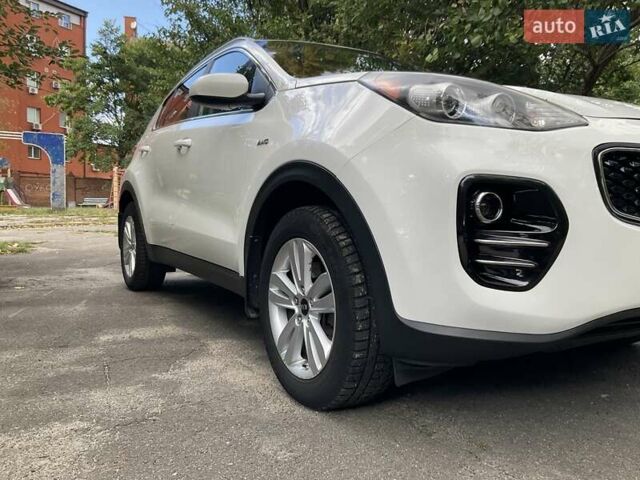 Белый Киа Sportage, объемом двигателя 2.4 л и пробегом 143 тыс. км за 12800 $, фото 9 на Automoto.ua