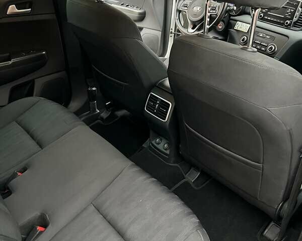 Белый Киа Sportage, объемом двигателя 1.69 л и пробегом 201 тыс. км за 14200 $, фото 24 на Automoto.ua