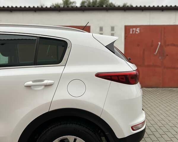 Белый Киа Sportage, объемом двигателя 1.69 л и пробегом 201 тыс. км за 14200 $, фото 44 на Automoto.ua