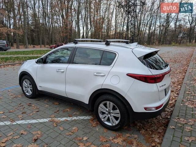 Белый Киа Sportage, объемом двигателя 2 л и пробегом 93 тыс. км за 20000 $, фото 3 на Automoto.ua