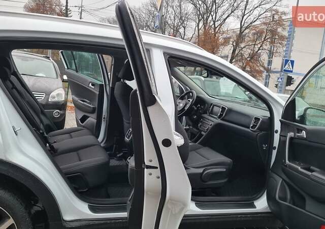 Белый Киа Sportage, объемом двигателя 1.7 л и пробегом 162 тыс. км за 16300 $, фото 25 на Automoto.ua
