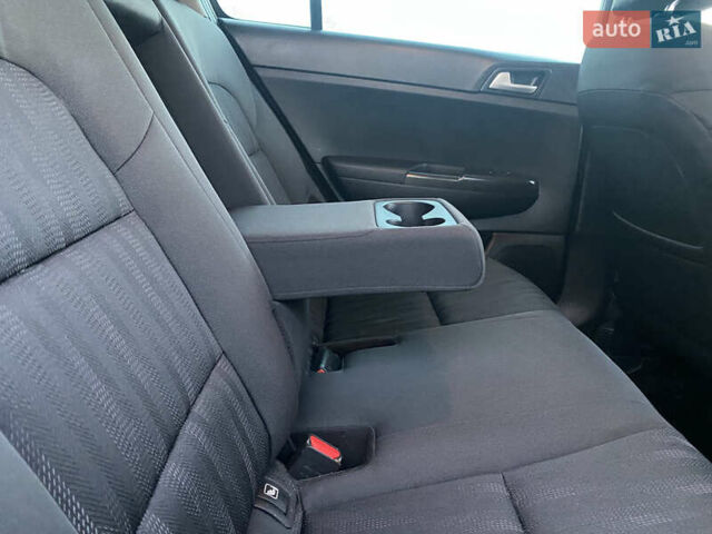 Белый Киа Sportage, объемом двигателя 2 л и пробегом 89 тыс. км за 17800 $, фото 77 на Automoto.ua