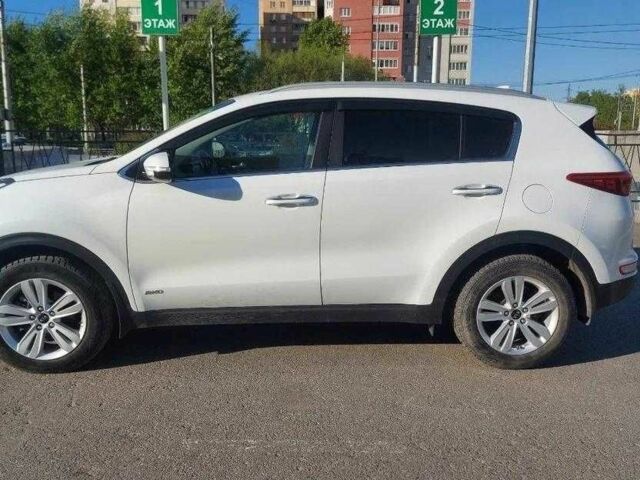 Белый Киа Sportage, объемом двигателя 2 л и пробегом 100 тыс. км за 4800 $, фото 2 на Automoto.ua