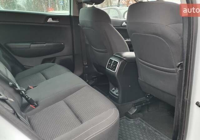 Белый Киа Sportage, объемом двигателя 1.7 л и пробегом 162 тыс. км за 16300 $, фото 38 на Automoto.ua