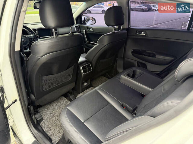 Белый Киа Sportage, объемом двигателя 2 л и пробегом 160 тыс. км за 17200 $, фото 29 на Automoto.ua