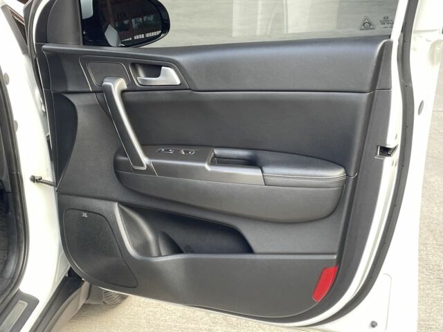 Белый Киа Sportage, объемом двигателя 2 л и пробегом 165 тыс. км за 18700 $, фото 16 на Automoto.ua