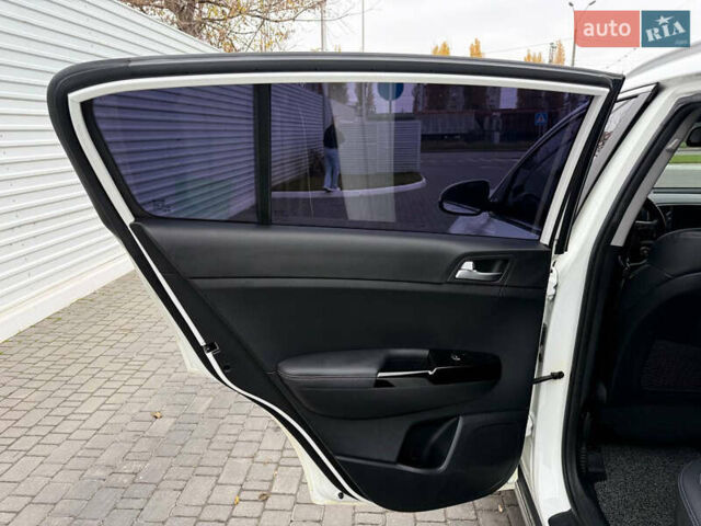 Белый Киа Sportage, объемом двигателя 2 л и пробегом 160 тыс. км за 17200 $, фото 26 на Automoto.ua